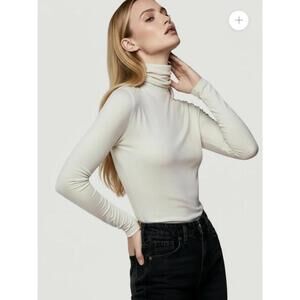 NWOT Majestic Filatures Soft Touch Shimmery Turtleneck White sz M